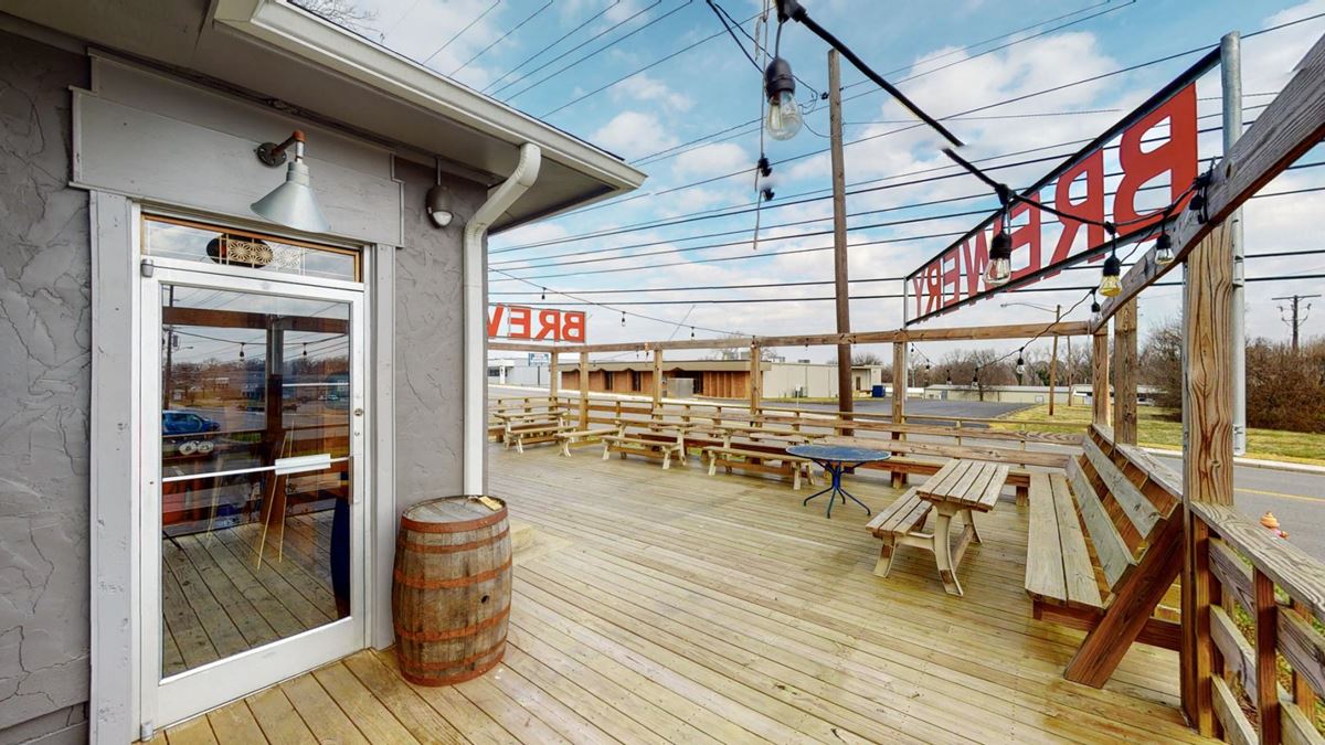 1011 Elm Hill Pike, Nashville, TN Retail Building